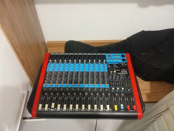 Mesa de som soundvoice 12 canais