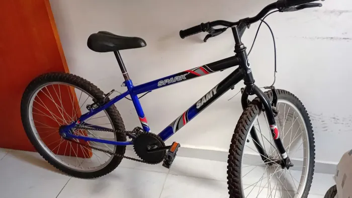 Bicicleta aro 24 semi nova quando comprei custou mil reais tenho nota fiscal.
