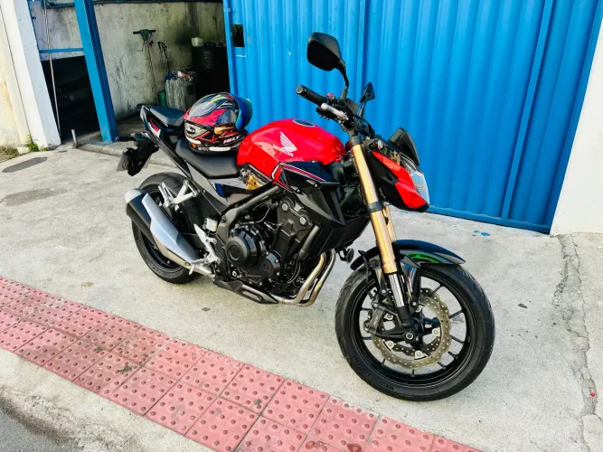 CB 500F vermelho Ferrari