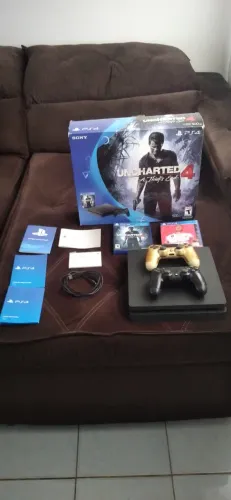 PLAYSTATION 4