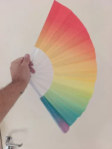 Leque colorido com glitter 
