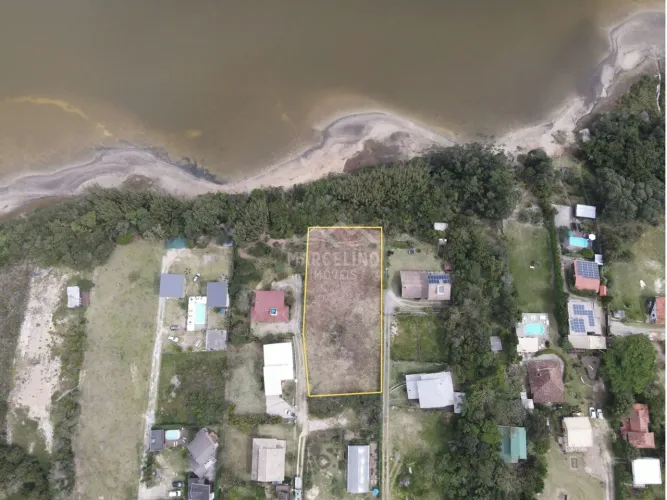 Terreno à venda com acesso para a Lagoa
