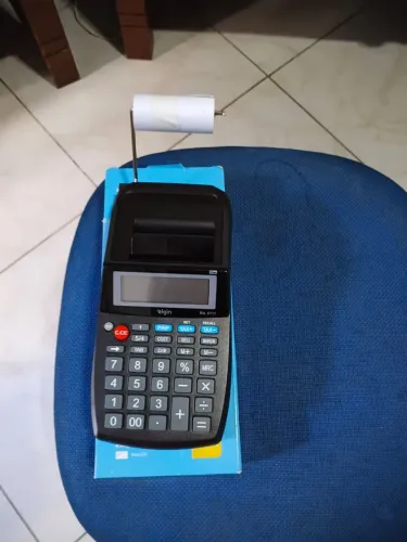 Vendo calculadora comercial seminova