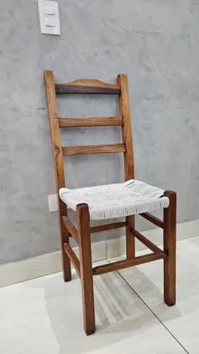 Cadeira Rústica de Madeira