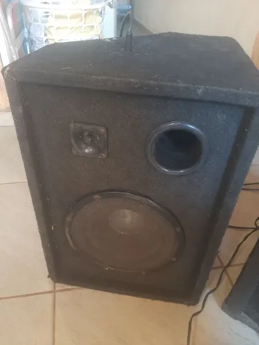 Potencia machine 1.5 sb + duas caixas de 10 polegadas de 300 wats vende ou troco
