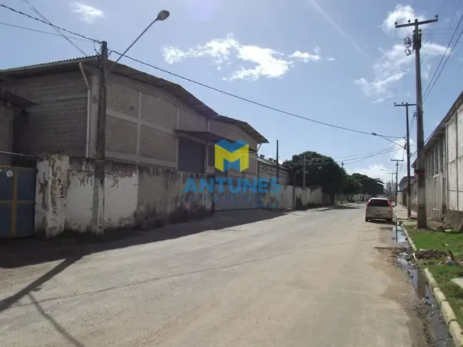 Alugue Galpão próximo ao Aeroporto, em Jardim Jordão com 700m²