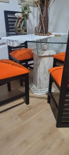 Mesa triangular vidro