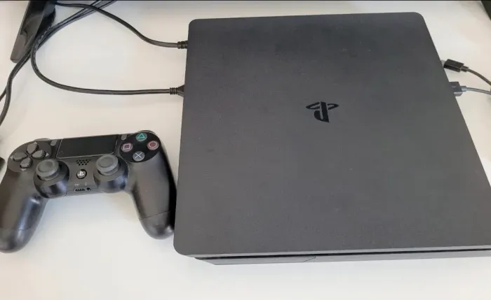 Ps4 Slim 1TB estado de novo