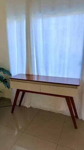 Excelente estado! Aparador para Sala Classic Off White Freijó