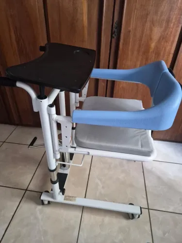VENDE-SE CADEIRA DE TRANSFERÊNCIA/BANHO