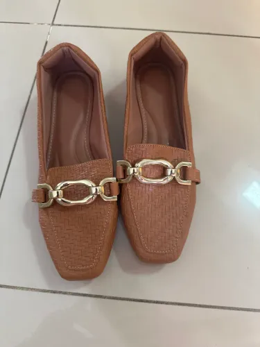 Mocassim entrelaçado caramelo 