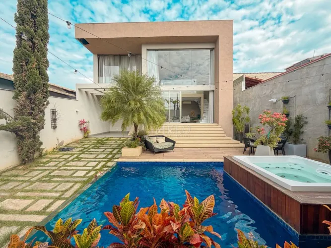 Belíssima Casa à Venda no Copacabana por R$2.300.000,00