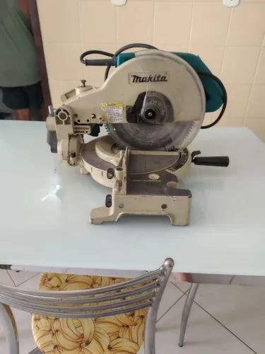 Serra de Esquadria Makita LS1040
