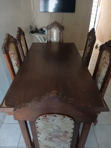 Mesa antiga com 6 cadeiras