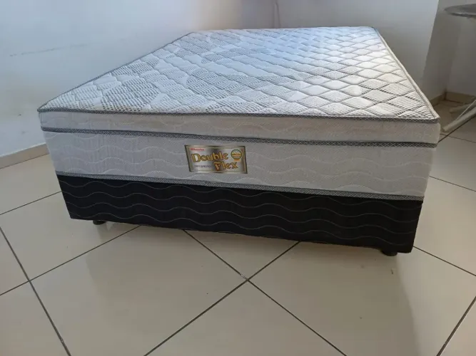 Cama box casal seminova