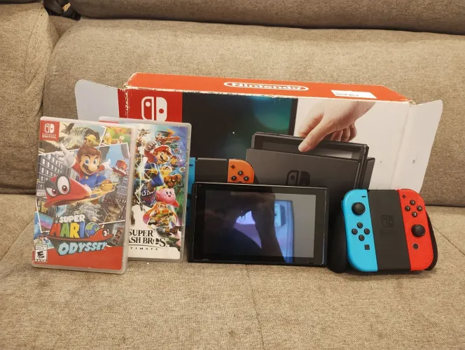 Nintendo Switch V1 + 2 jogos
