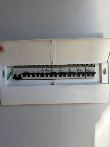 Serviços elétricos profissional especializado