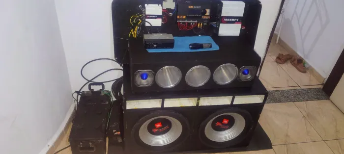 Vendo som automotivo