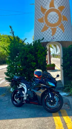 Honda CBR 600RR - Linda e muito bem cuidada