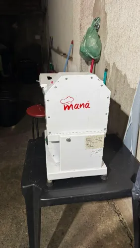 Vende se uma amassadeira basculante semi nova