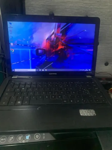 Notebook compac dual core 2.3 GHz,  4gb de RAM ( máquina simples funcionando ) 