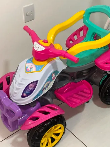 Quadriciclo infantil com pedal carrinho de passeio