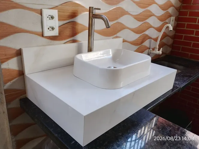 Pia e bancada em porcelanato para banheiro