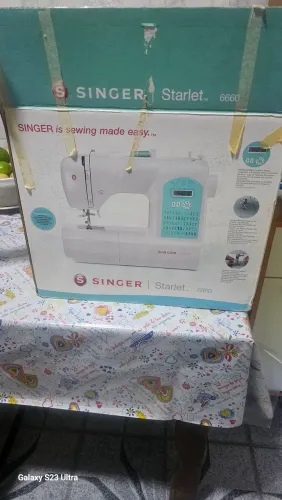 Máquina de costura Singer Starlet 6660  completa na caixa