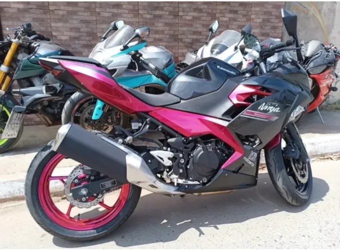 Vendo Moto impecável 