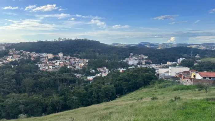 Terreno com 6 817,33m², bairro Borboleta, Juiz de Fora, MG.