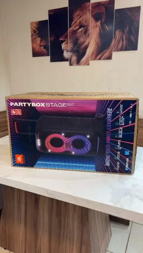 PartyBox stage 320 JBL nova na caixa