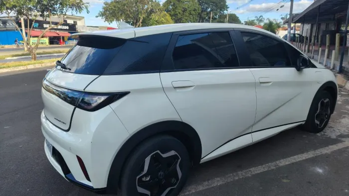 BYD Dolphin EV (Elétrico) 2025