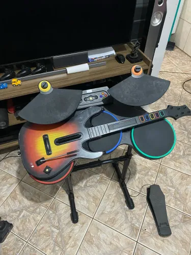 Bateria + guitarra Xbox 360 + guitar hero