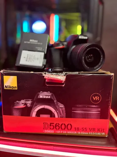 Nikon D5600 +Lente 18-55 VR | Impecável