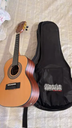 Cavaquinho elétrico