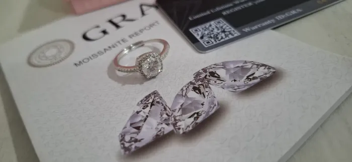Anel moissanite e prata de lei