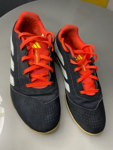 Vendo tênis de futsal adidas 