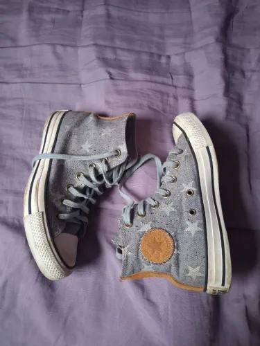 Vendo all star azul claro