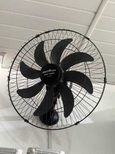 Vendo ventilador de Parede Britânia 215W Turbo BVT675 - Excelente Estado
