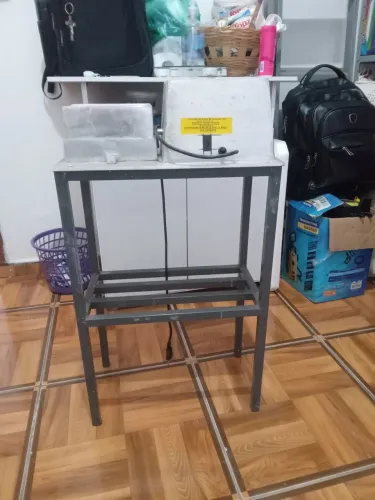 Vende-se raladeira de milho 127V/ 220 V seminova. (Foi usada somente uma vez)