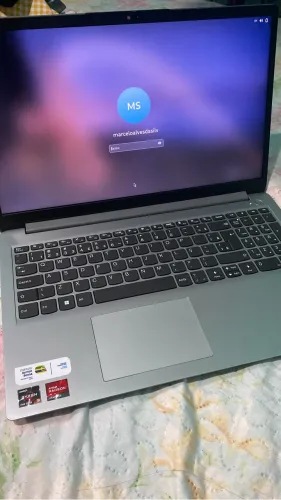 Vendo Notebook Lenovo , Ideapad 1