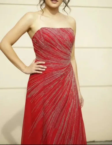Vestido Vermelho Evasê Bordado