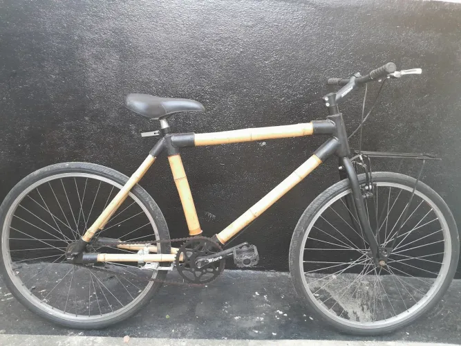 Bicicleta Feita de Bambu Tratado 