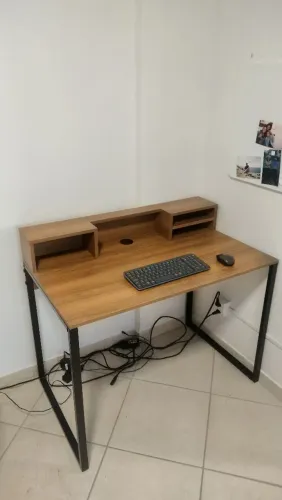 Mesa Escrivaninha 100cm Pé Quadrado Nichos Amadeirado Escuro