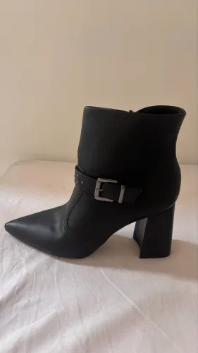 Bota - marca OFF