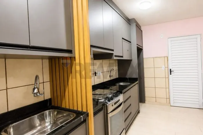 Apartamento semimobiliado no Riviera em Cascavel