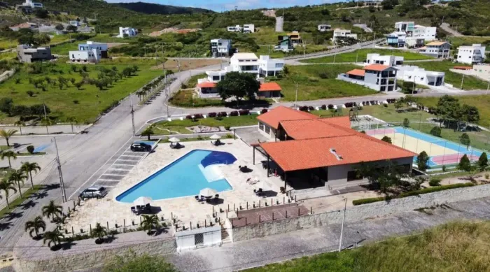 Lote de esquina em condomínio fechado