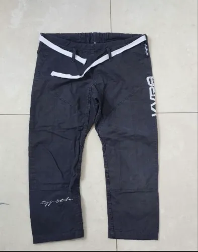 Calça jiu jitsu a1 kvera preta com patch costurado kimono