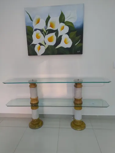 Estante/rack de vidro com pés de mármore
