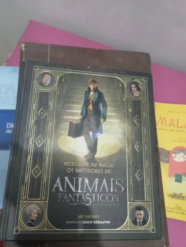 Livro "Animais Fantásticos: Os Bastidores da Magia"